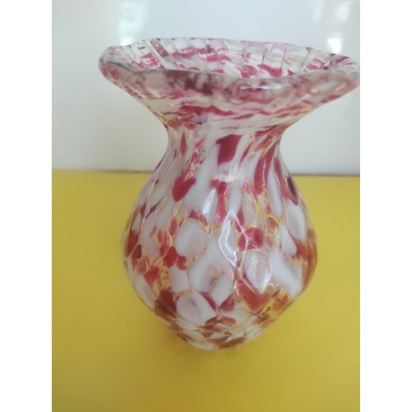 Chalet Canada Art Glass Vase Diamond cut  Red, Clear & White 5 1/4" - Picture 3 of 10